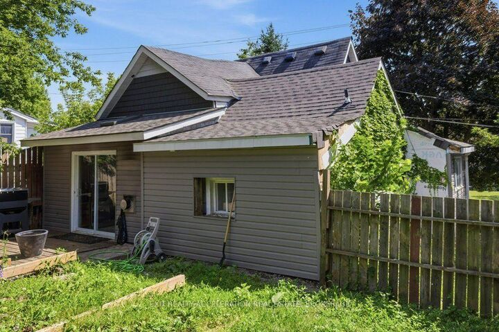 Property Photo: 11 Parks Street ON K7R 3C1