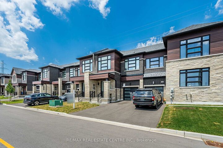 Property Photo: 1062 Skyridge Boulevard ON L1X 0G5