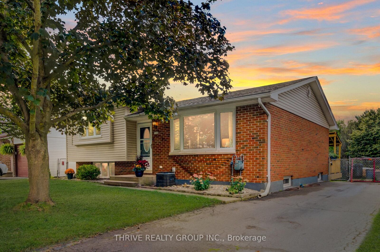 Property Photo:  118 Sandalwood Crescent  ON N6G 2Z7 