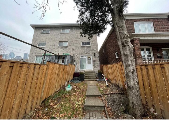 Property Photo:  48 Carr Street  ON M5T 1B7 