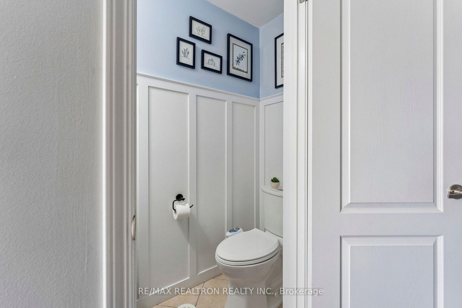 Property Photo: 800 Fowles Court ON L9T 0Z8