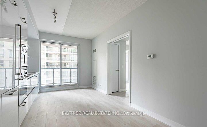 Property Photo: 2221 Yonge Street 506 ON M4S 2B4