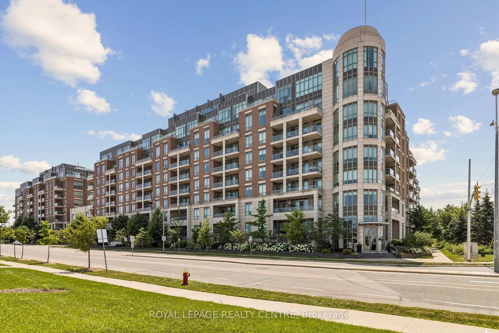 Property Photo: 2480 Prince Michael Drive 706 ON L6H 0H1