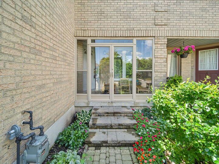 Property Photo: 5244 Cinnamon Road ON L5V 1T3