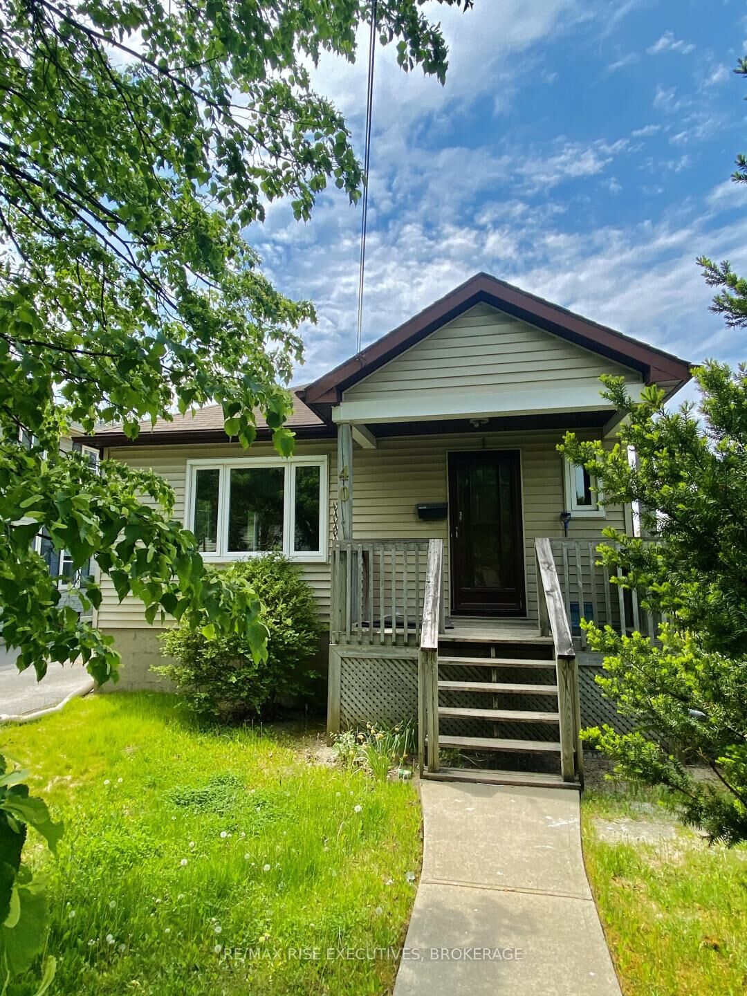 Property Photo: 40 Helen Street 1 ON K7L 4N9