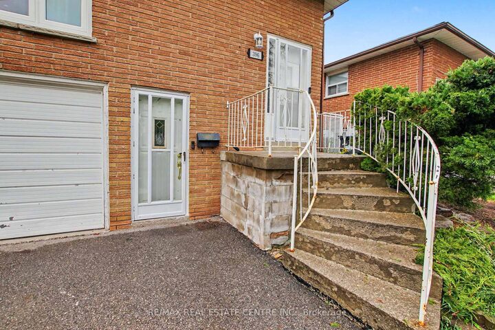 Property Photo: 396 Pinemeadow Avenue ON L5B 2J9