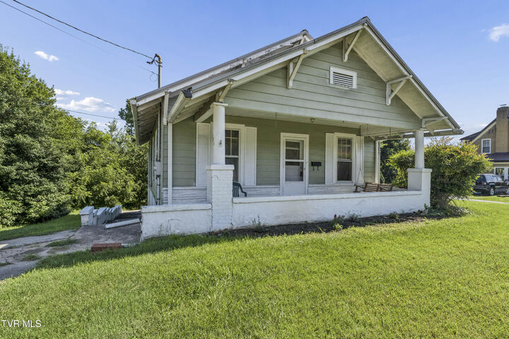 Property Photo: 421 West College Street TN 37659