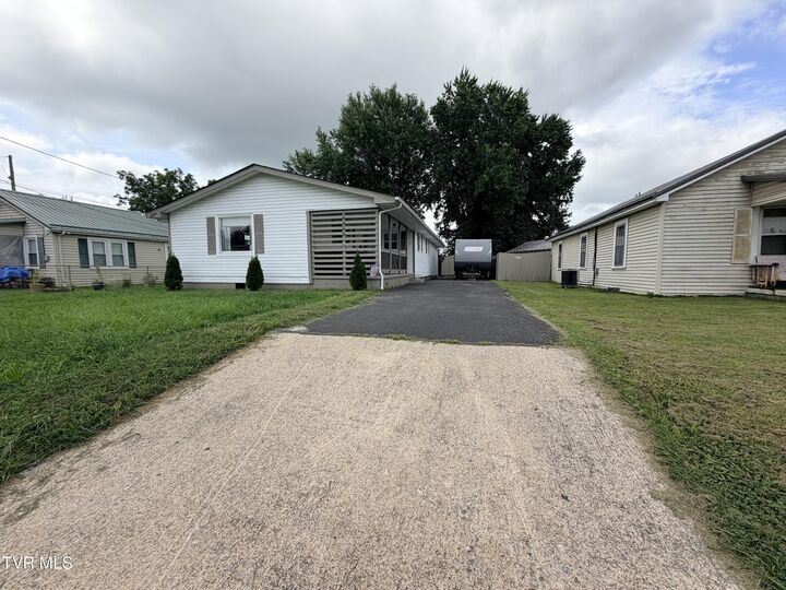 Property Photo: 2309 Ashwood Avenue TN 37664