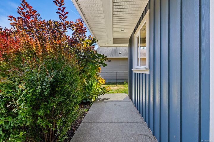 Property Photo: 1522 Regatta Pl BC V0R 1N2
