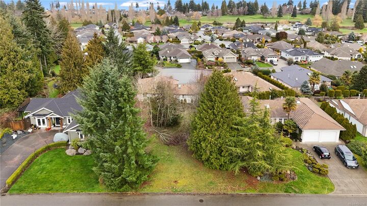 Property Photo:  881 Fairways Dr  BC V9K 2J1 