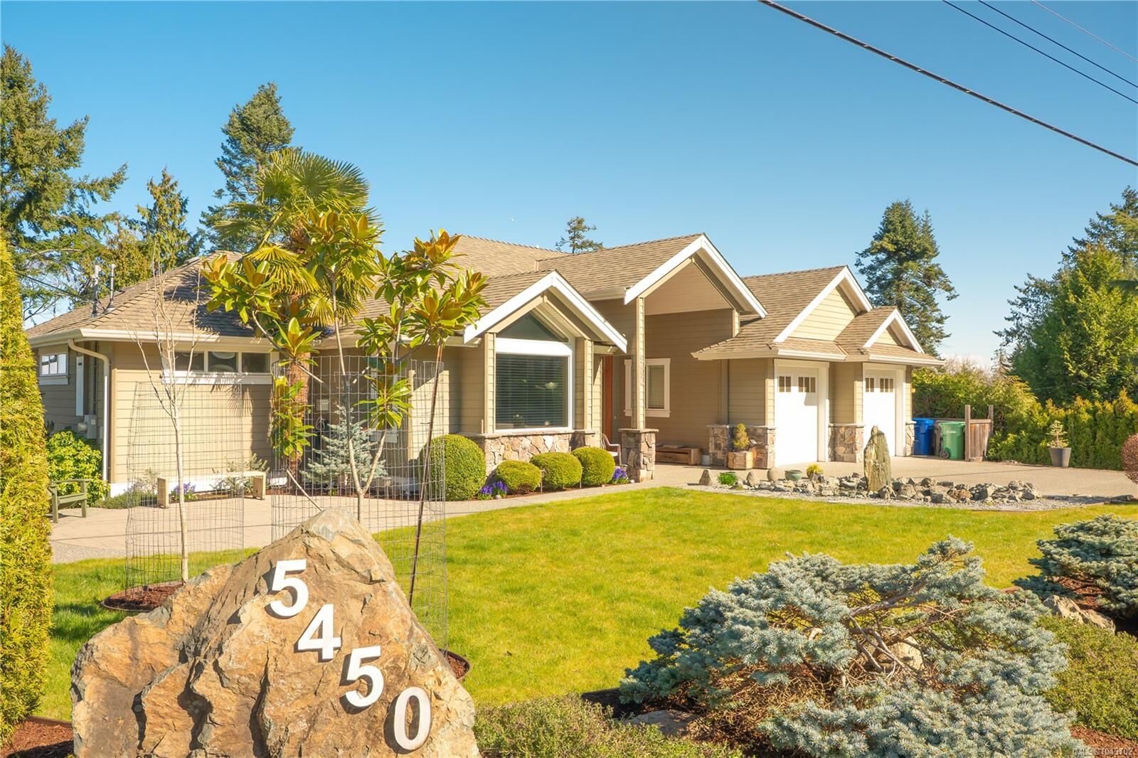 Property Photo: 5450 Bayshore Dr BC V9V 1G9