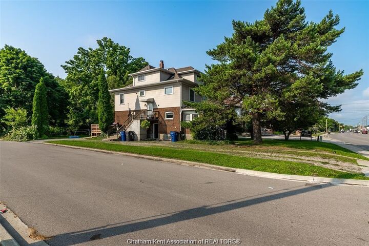 Property Photo: 266 Grand Avenue West ON N7L 1C1