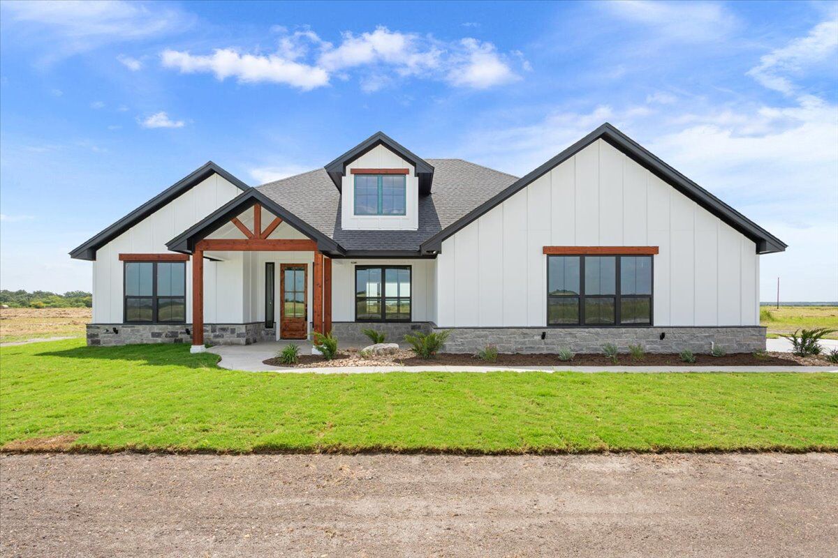 Property Photo:  18085 Round Hall Road  TX 76534 