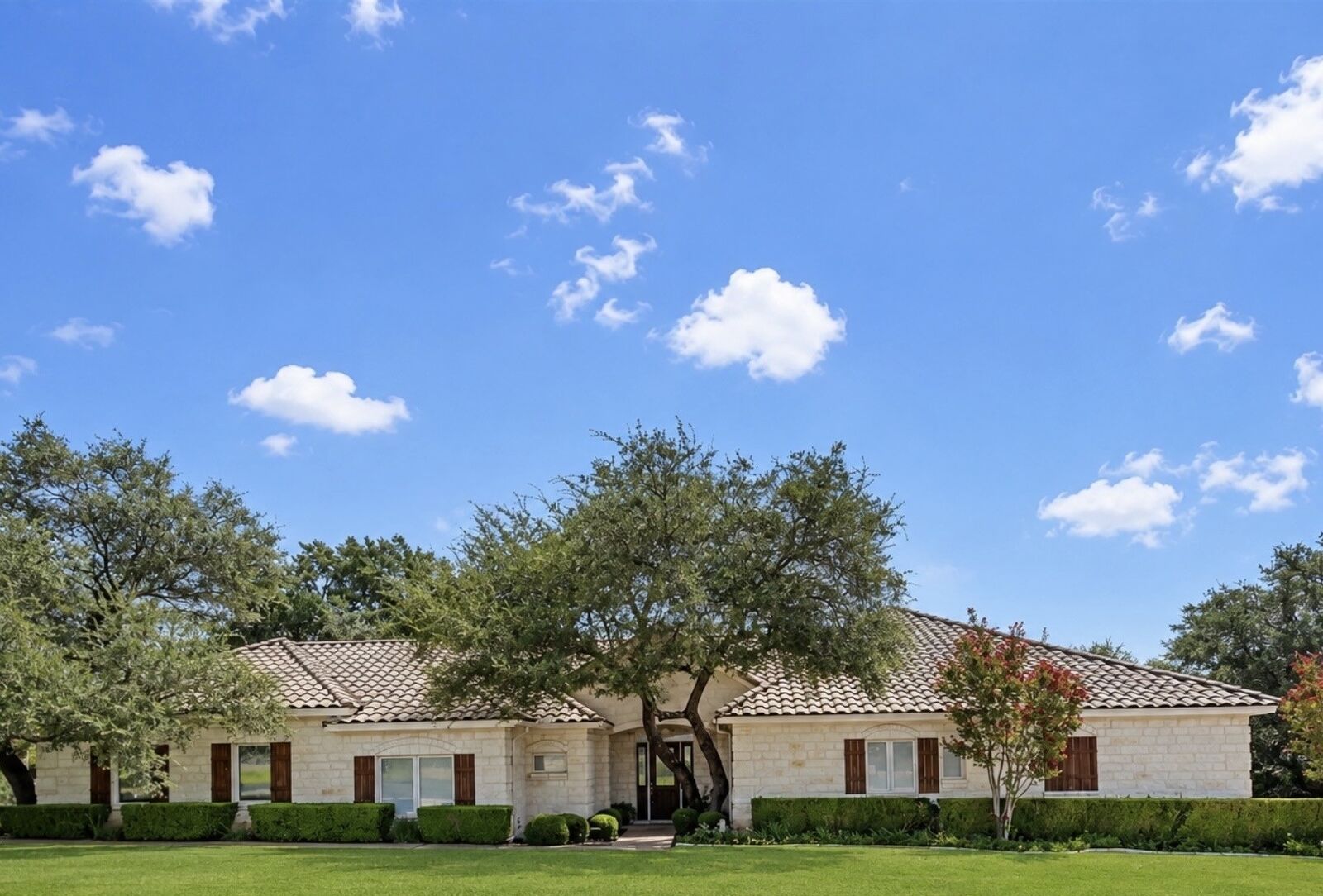 Property Photo:  2 Jasperwood Court  TX 78738 