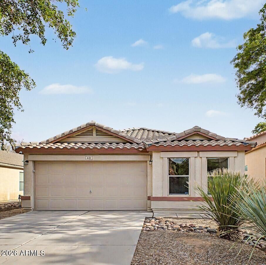 Property Photo:  4101 E Tanzanite Lane  AZ 85143 