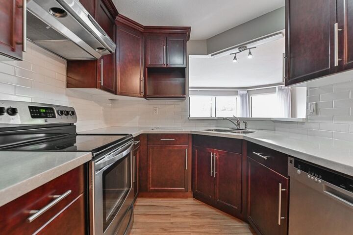 Property Photo: 33233 Bourquin Crescent 207 BC V2S 1Y2