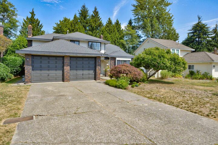 Property Photo: 16327 Northglen Close BC V4N 1X8
