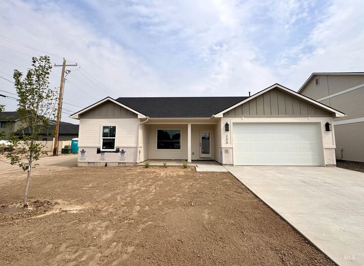 Property Photo: 209 E Elm ID 83655