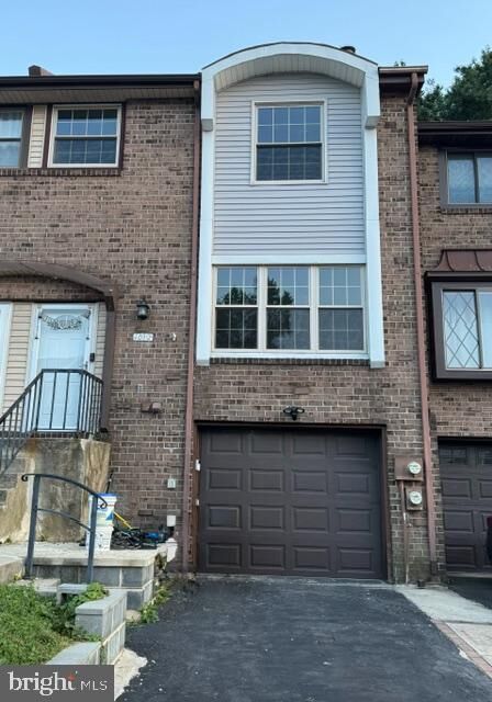 Property Photo:  1012 Burnley Court  PA 19020 