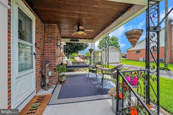 Property Photo: 118 E Queen Street PA 17038