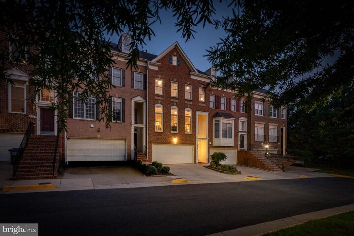 Property Photo:  5424 Edsall Ridge Place  VA 22312 
