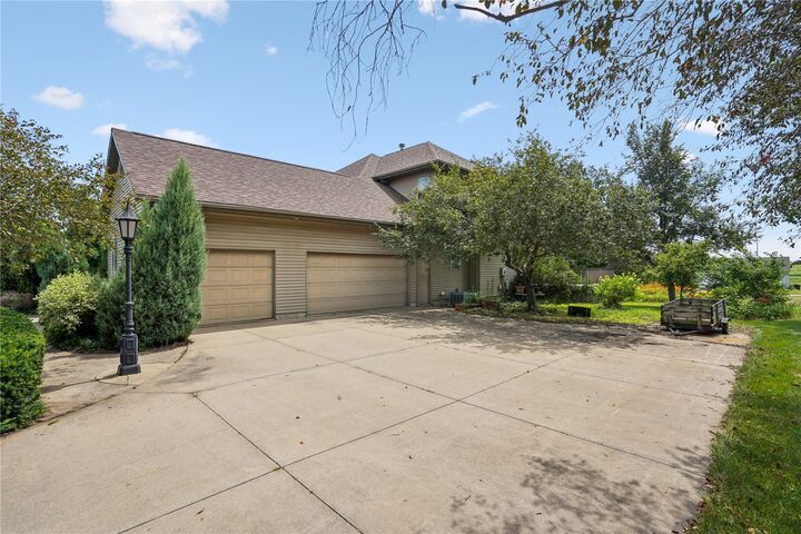Property Photo: 704 18th Street W IA 52349