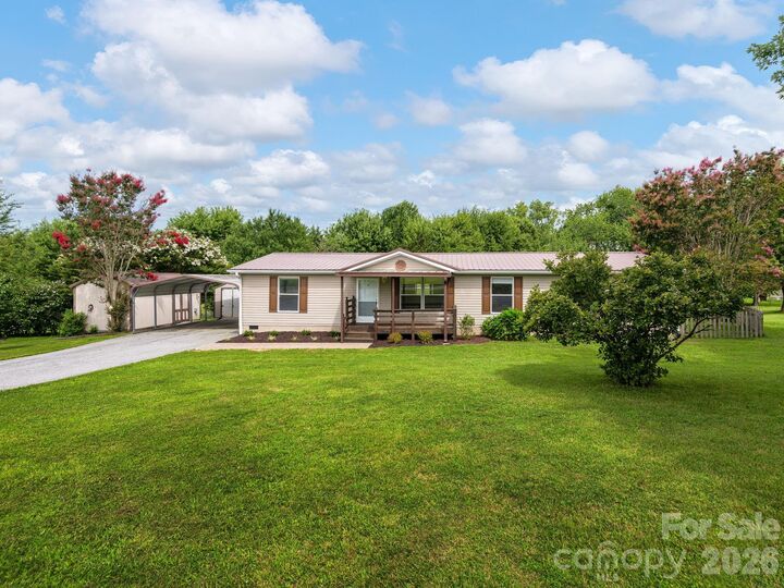 Property Photo:  260 Divide Loop  NC 28731 