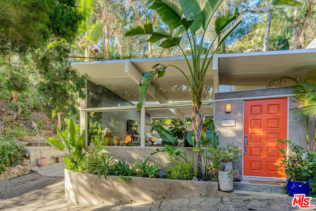 Property Photo:  7979 Willow Glen Rd  CA 90046 