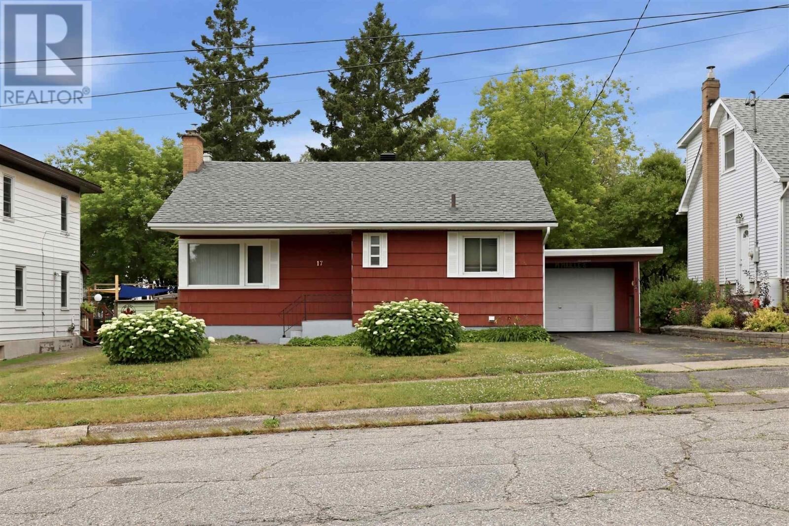 Property Photo: 17 Findlay Dr ON P6B 3A7