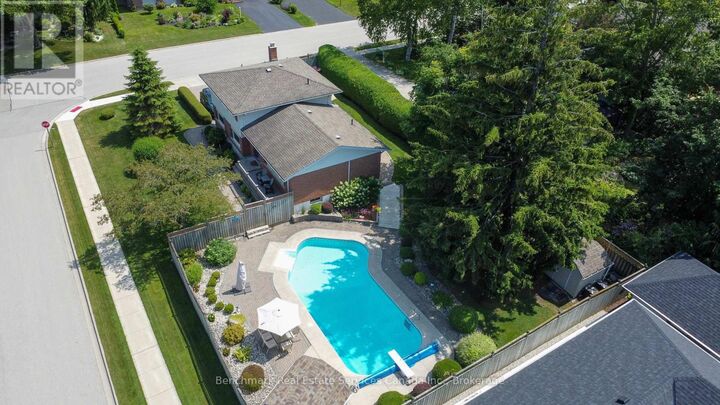 Property Photo:  23 Inverness Street South  ON N2Z 1J7 