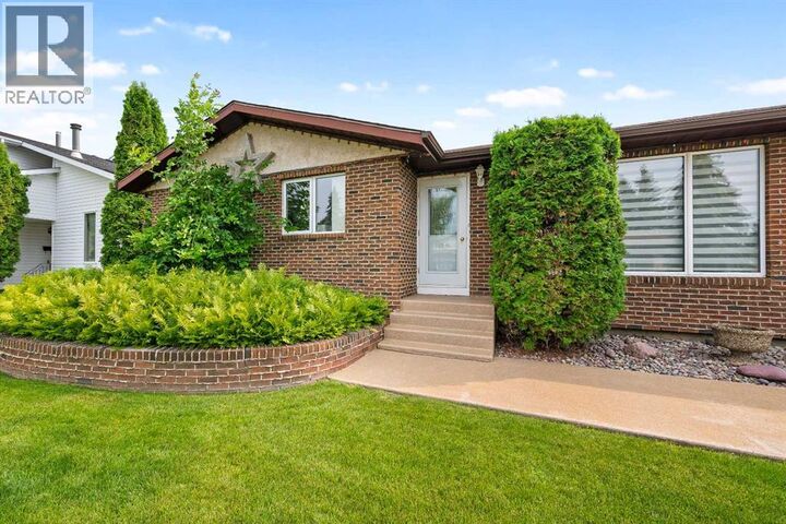 Property Photo:  5703 35 Street  AB T9V 1W9 