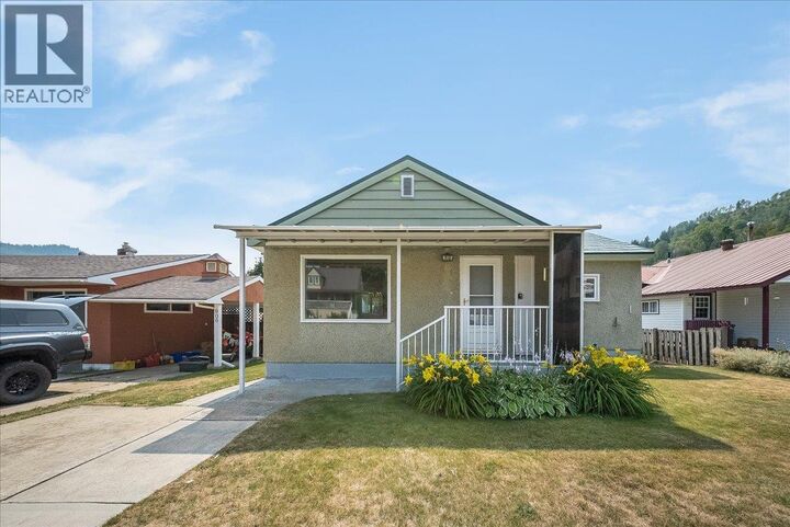 916 Thackeray Street — photo 1