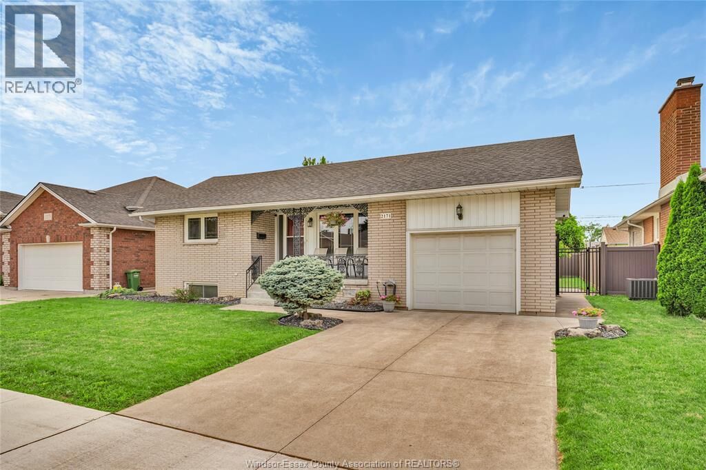 Property Photo: 2171 Woodlawn Avenue ON N8W 2H2