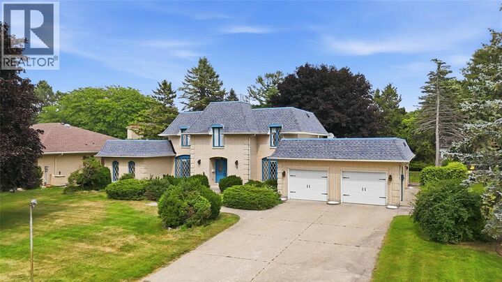 Photo de la propriété:  8 Crestwood Place  ON N7S 5M9 