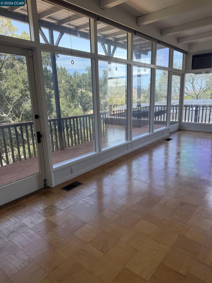 Property Photo: 7 Knickerbocker Lane CA 94563