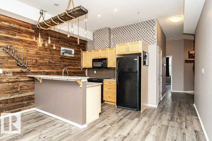 Property Photo: 10531 117 Street NW 404 AB T5H 0A8