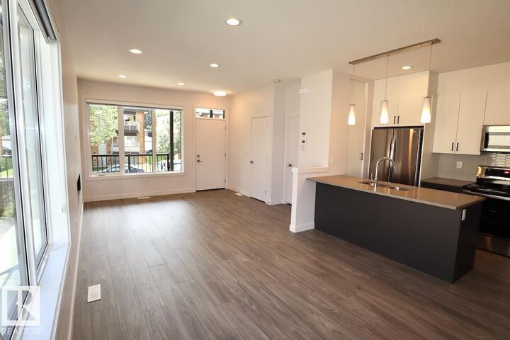 Property Photo:  10820 86 Avenue NW  AB T6E 2N2 