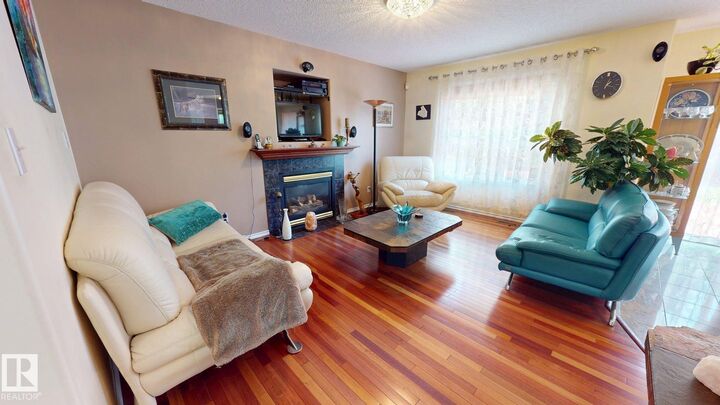 Property Photo: 4 Oakland Way AB T8N 6M4