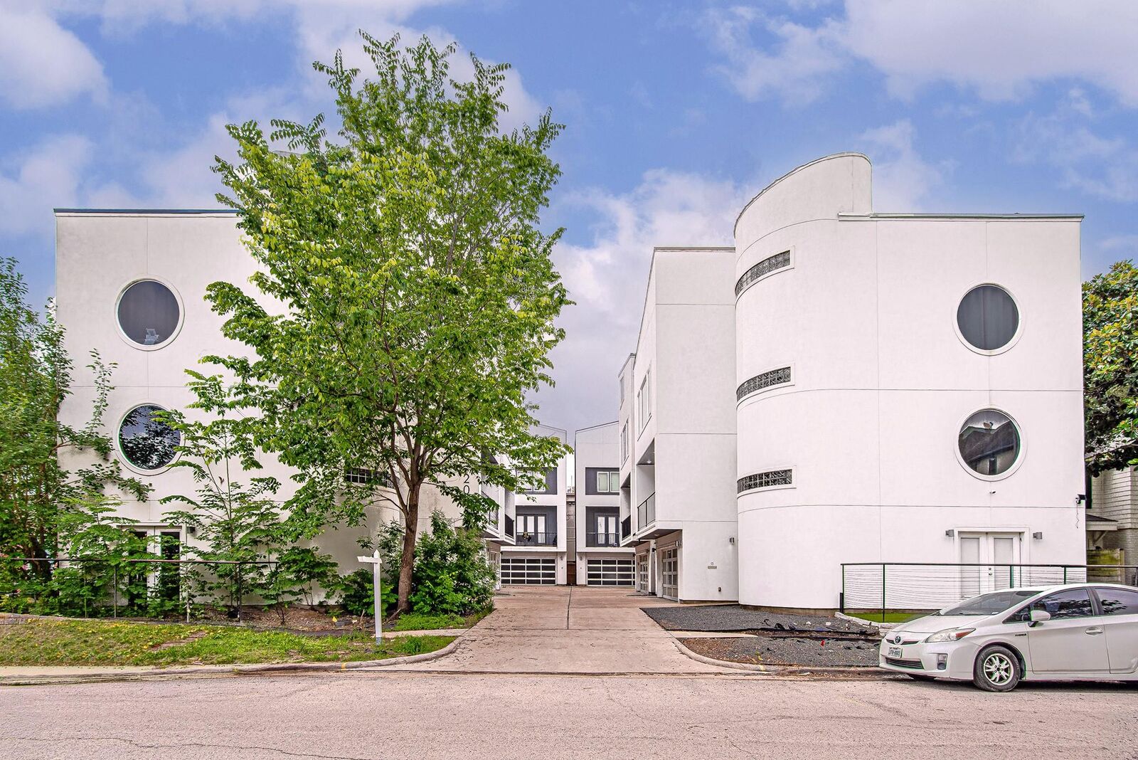 Property Photo: 2025 Colquitt Street E TX 77098