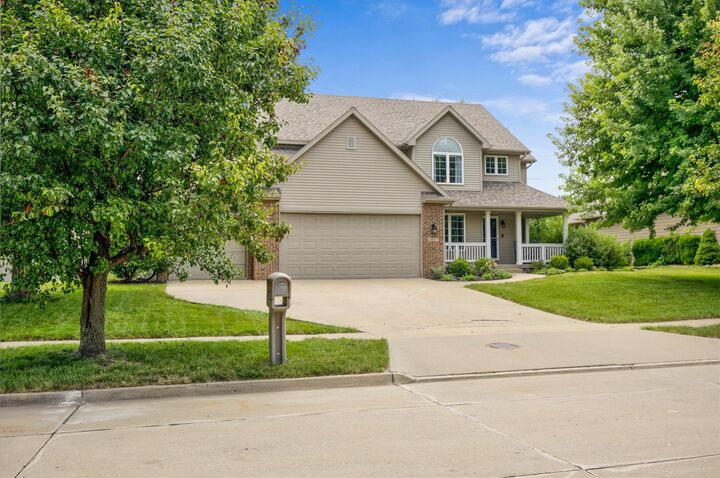 Property Photo:  2413 SW 36th Street  IA 50023 