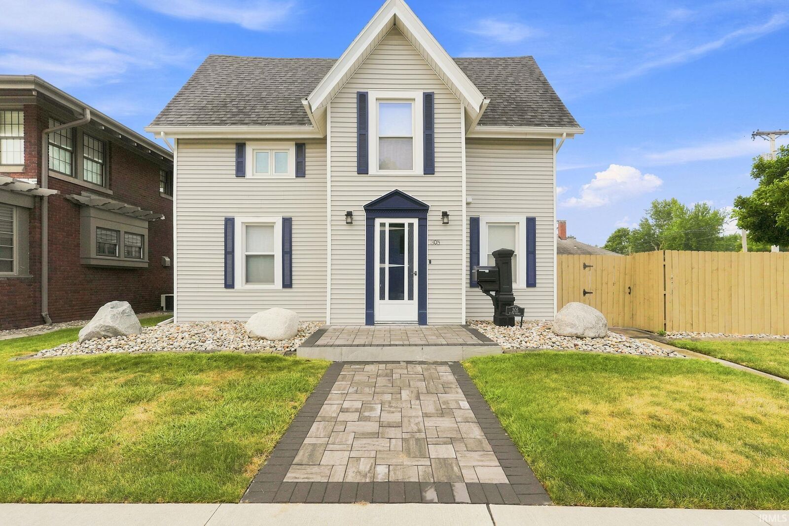 Property Photo:  305 W 7th Street  IN 46706-1618 