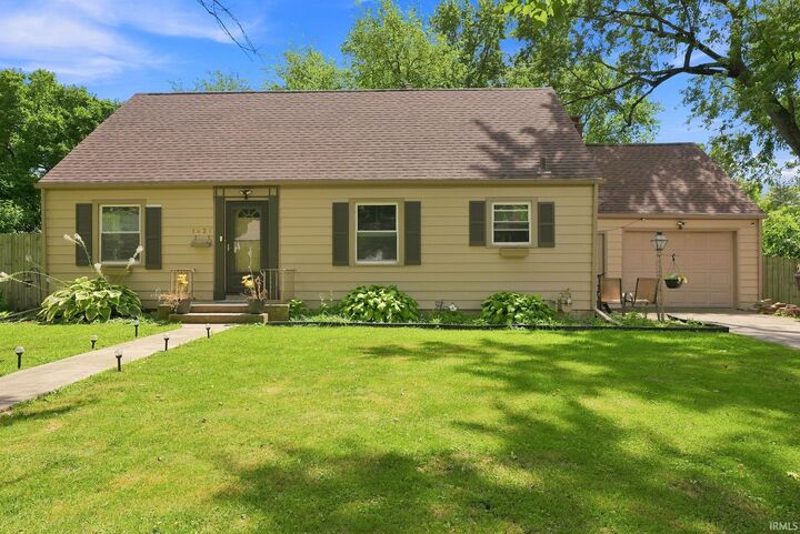 Property Photo:  1427 Park Avenue  IN 46807 