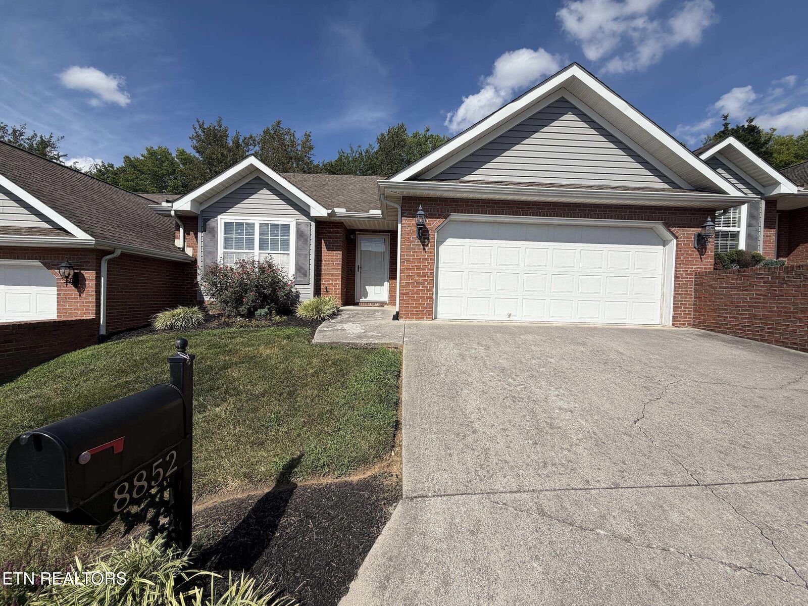 Property Photo: 8852 Carriage House Way TN 37923