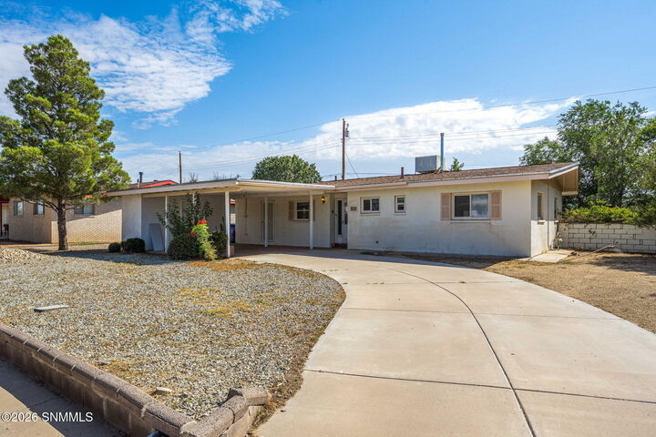 Property Photo:  1015 Calle Del Encanto  NM 88005 
