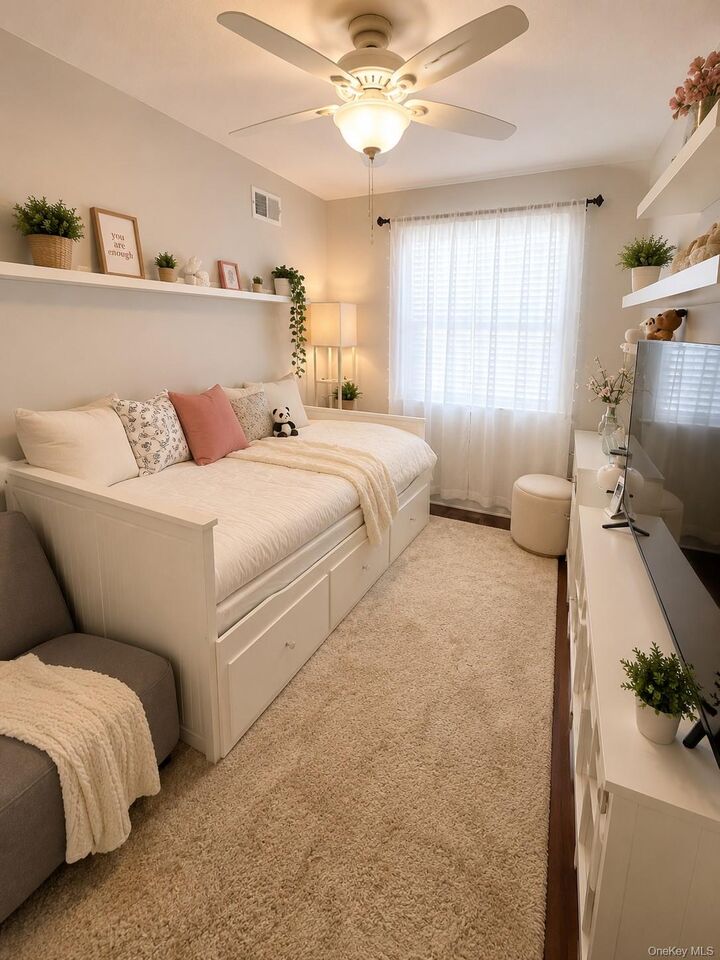 Property Photo:  126 Beacon Lane 68  NY 10473 