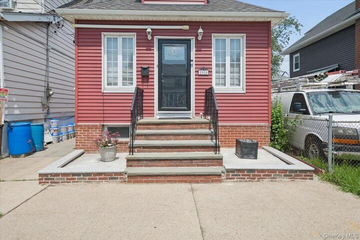 Property Photo:  2915 Sommer Place  NY 10465 
