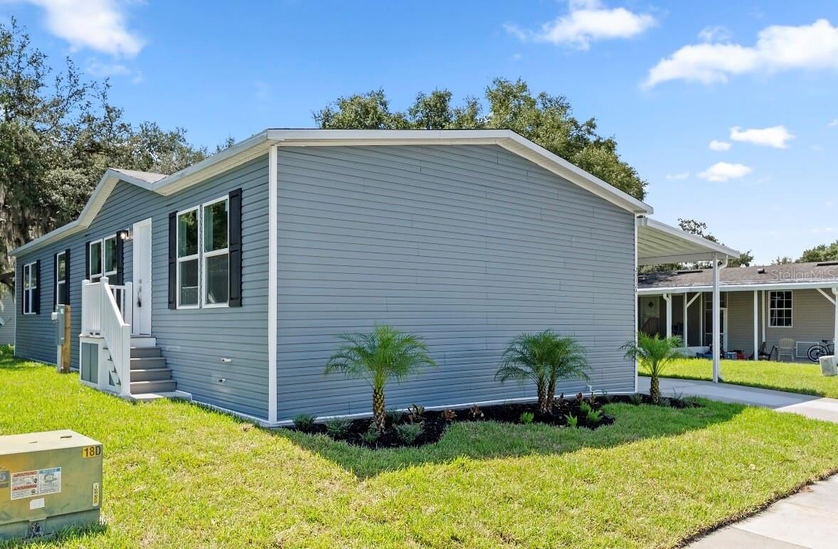 Property Photo:  25124 Huckleberry Way  FL 34705 