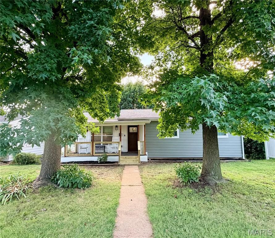 Property Photo:  1007 Lindsay Avenue  MO 63019 