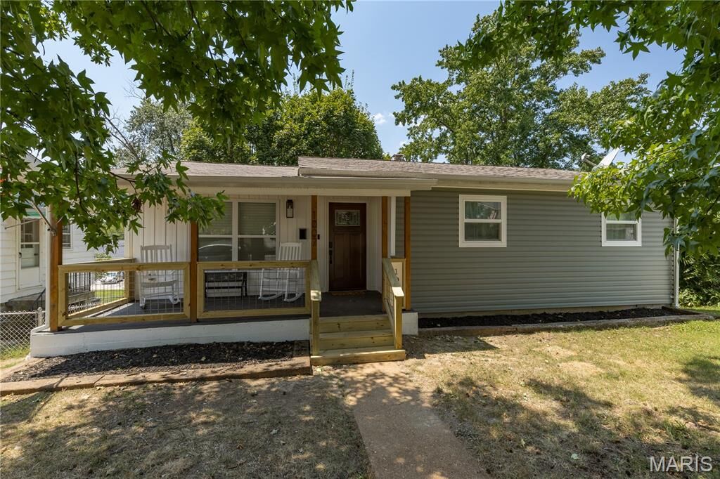 Property Photo: 1007 Lindsay Avenue MO 63019