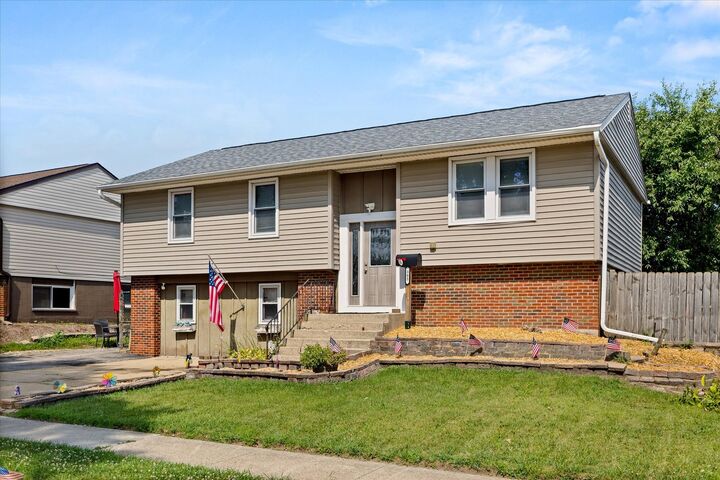 Property Photo:  305 Hickory Avenue  IL 60446 